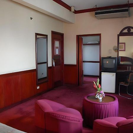 Great Eastern Hotel Quezon City Buitenkant foto