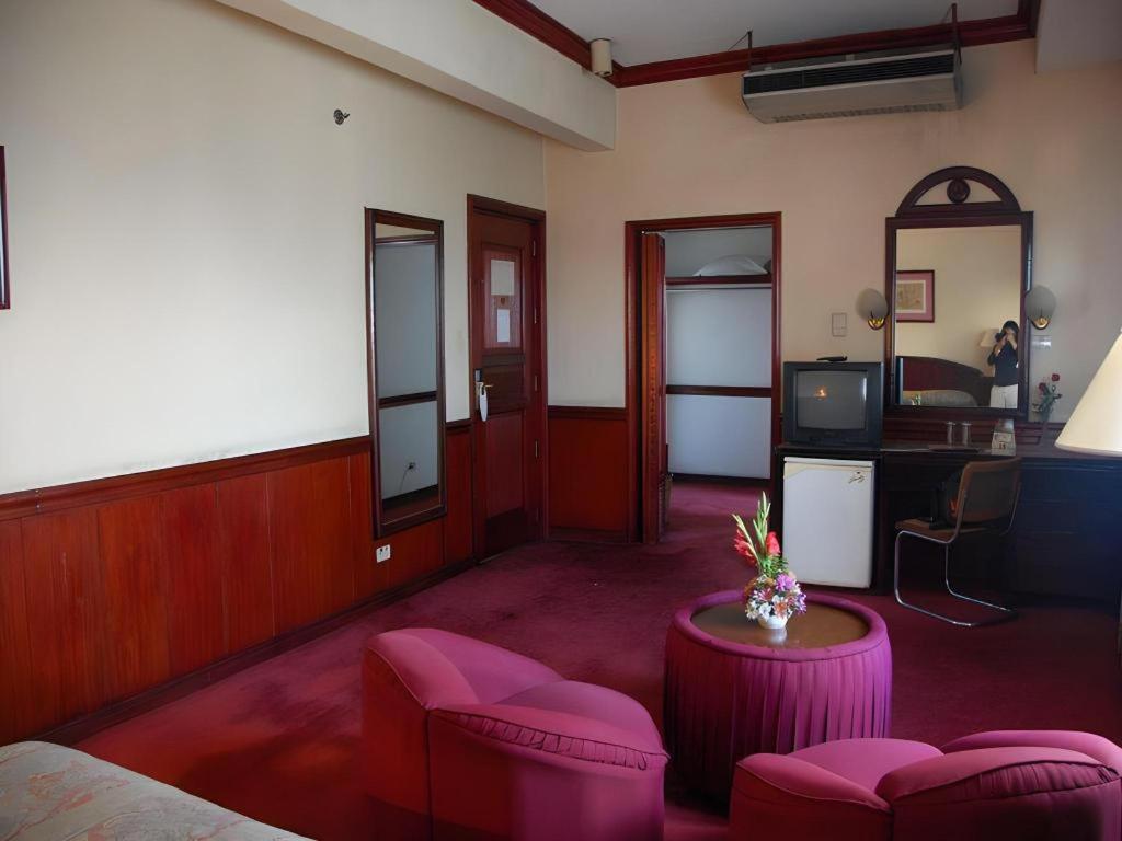 Great Eastern Hotel Quezon City Buitenkant foto