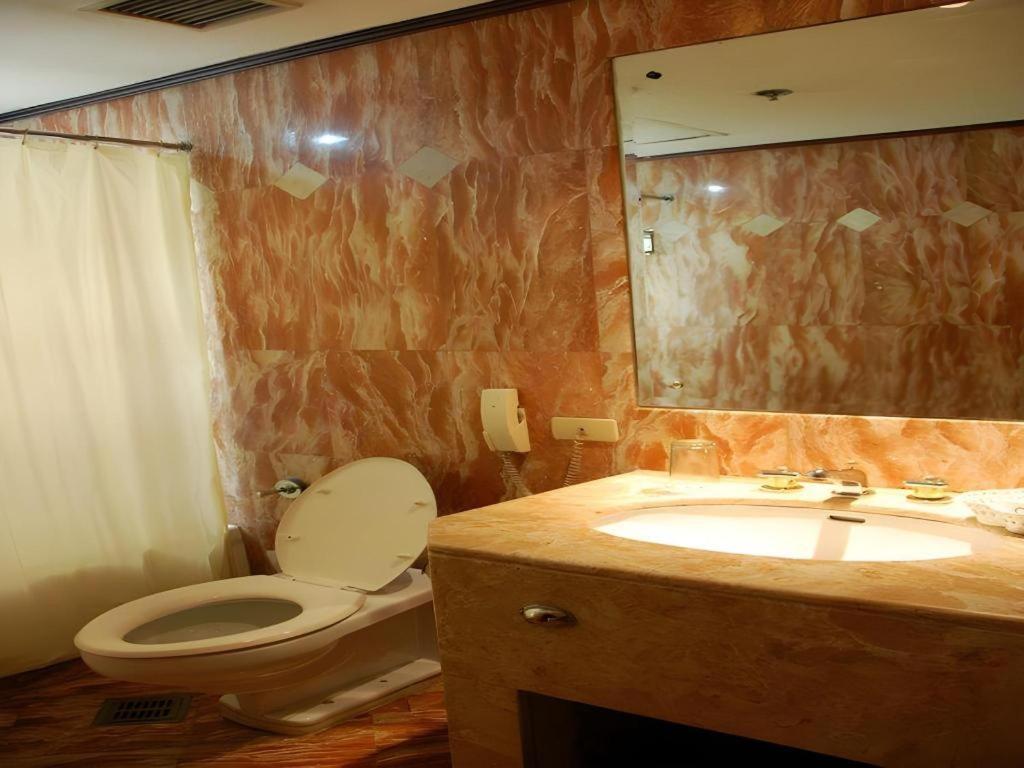 Great Eastern Hotel Quezon City Buitenkant foto